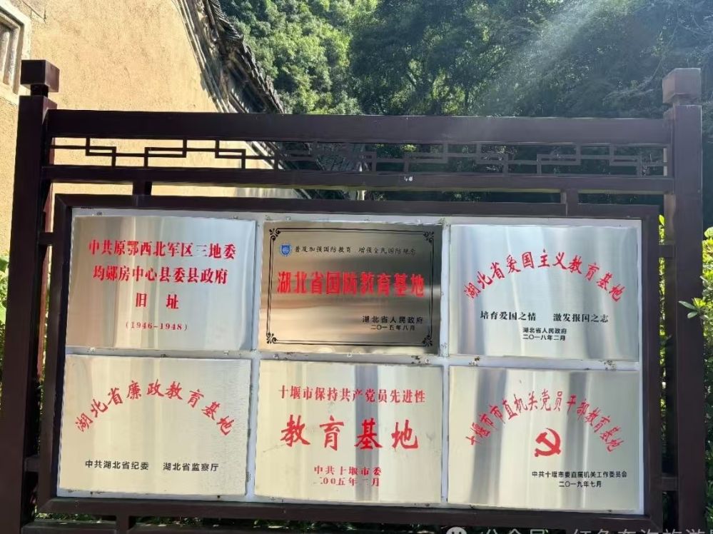 1735649779989906.jpg 0a849648ab4abf81691779247e652d4.jpg